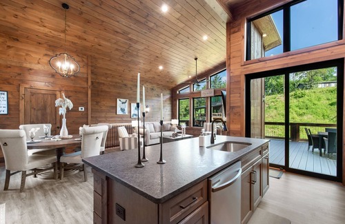 Sevierville Cabin | Hillside Retreat | Newly Built + Game Room, Hot Tub, & Wooded Views!