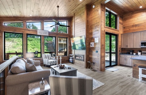 Sevierville Cabin | Hillside Retreat | Newly Built + Game Room, Hot Tub, & Wooded Views!