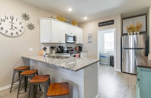 Branson Apartment | Hillside Retreat