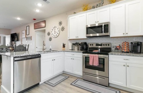 Branson Apartment | Hillside Retreat