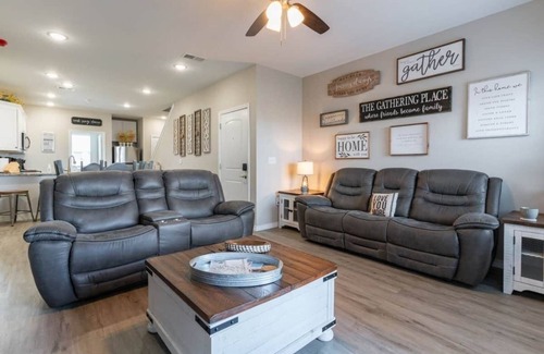 Branson Apartment | Hillside Retreat
