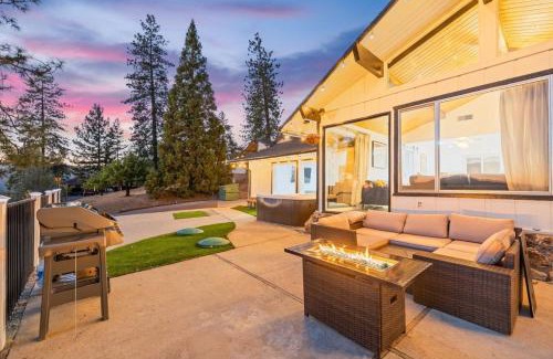Oakhurst House | Hillside Sky Ranch Retreat 12 miles from Yosemite