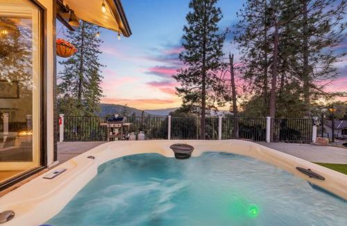 Oakhurst House | Hillside Sky Ranch Retreat 12 miles from Yosemite