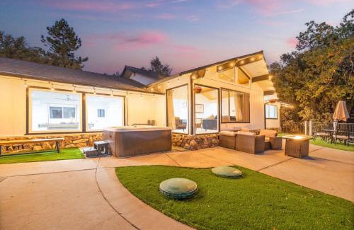 Oakhurst House | Hillside Sky Ranch Retreat 12 miles from Yosemite