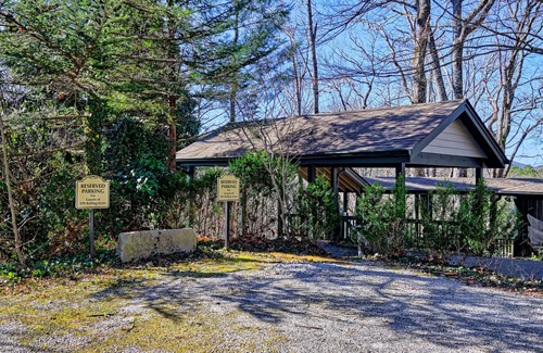 Highlands Hills House | Hillside Terrace - Mountain Getaway Close to town Highlands NC