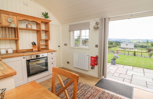 Rhayader Cottage | HILLSIDE VIEW, pet friendly, with hot tub in Rhayader