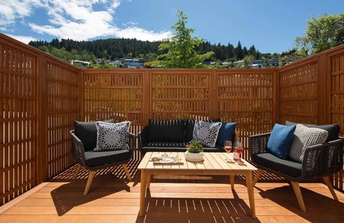 Queenstown City Centre Apartment | Hillside Villa 1 – Modern 2BR Walk to Town & A/C