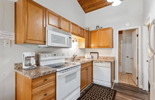 Whitefish Condo | Hillside Whitefish Lake Condo, Bay Point 14BU | 1 Bed, 1 Bath