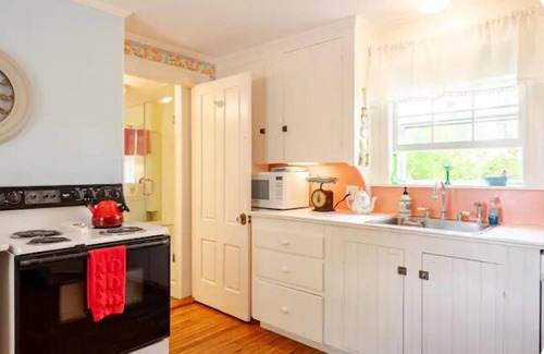 Waldoboro Apartment | Hilltop 3BR Getaway w/Chef BBQ, Fire Pit, Patios & Room to Relax