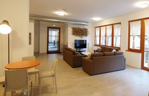 Chenoz Apartment | Hilltop apartment in Pré-Saint-Didier with balcony