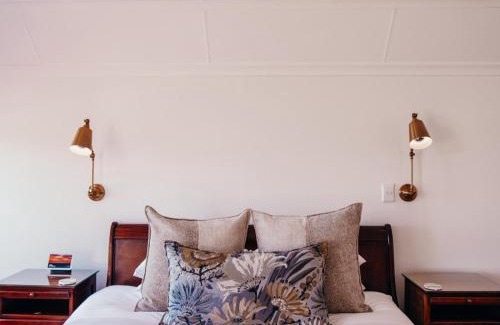 Victoria Bay House | Hilltop Boutique Hotel