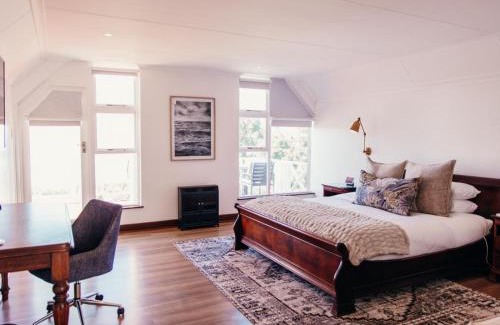 Victoria Bay House | Hilltop Boutique Hotel