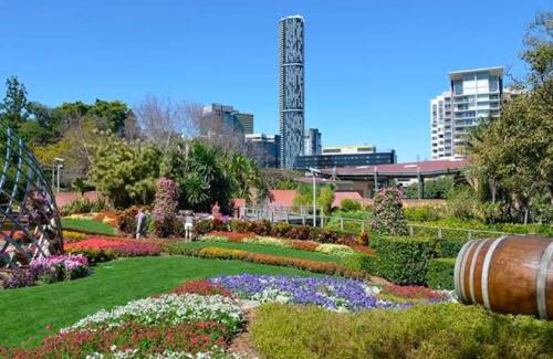 Spring Hill Apartment | Hilltop Brisbane CBD Suite