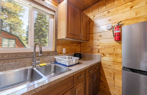 Running Springs Cabin | Hilltop cabin-14 mins from Lake arrowhead +12 mins from Snow Valley Ski Resort