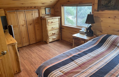 Rutheron Cabin | Hilltop Cabin with Sunning Views on 11 Acres