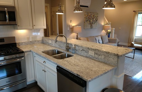 Leicester House | Hilltop Cottage , Upscale, Pristine, Self Check-In
