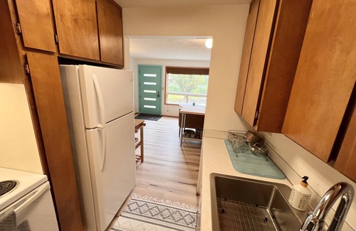 Port Gardner Apartment | Hilltop Daylight Basement Apartment with mountain views!