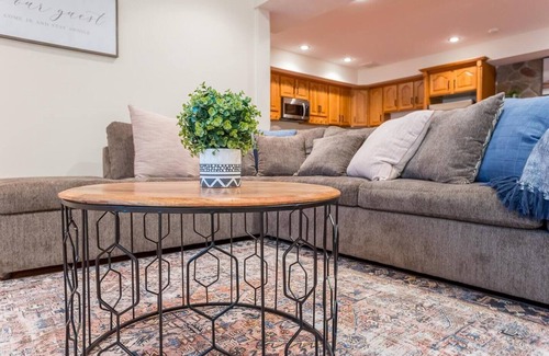 Cross Keys House | Hilltop Escape >1 mile from North River Close to North River, Hone Quarry