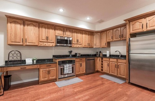 Cross Keys House | Hilltop Escape >1 mile from North River Close to North River, Hone Quarry