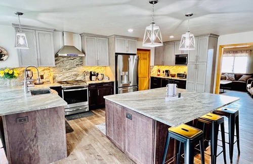 Kalispell House | Hilltop Escape w/HOT TUB and POOL TABLE