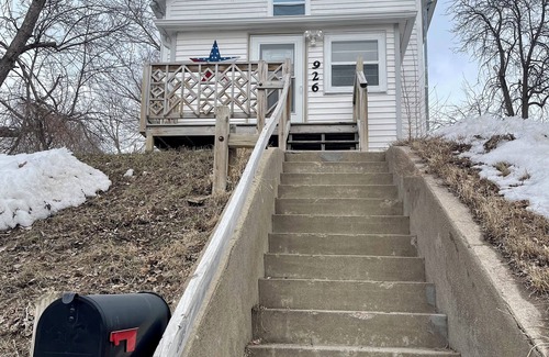 Sioux Falls House | Hilltop Firecracker- a 2 Bedroom Homestead near The Denny & Downtown Sioux Falls