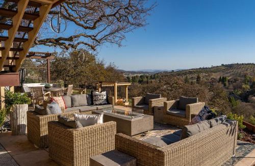 Paso Robles House | Hilltop Hacienda