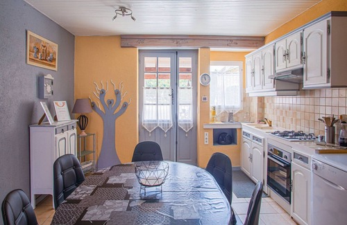 Les Eyzies House | Hilltop Haven in Meyrals