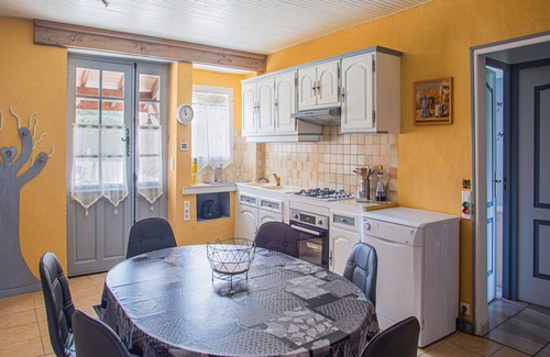 Les Eyzies House | Hilltop Haven in Meyrals