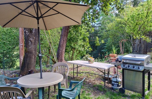 Willow Creek Cottage | HILLTOP HAVEN n2BR CottagenSerenity for your family & petsnMassage/Yoga avail
