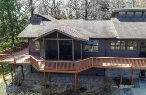 Union House | Hilltop Haven on Baldwin Lake (Union, MI) w/PONTOON