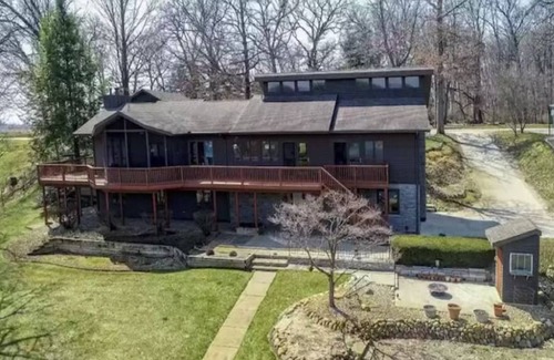Union House | Hilltop Haven on Baldwin Lake (Union, MI) w/PONTOON