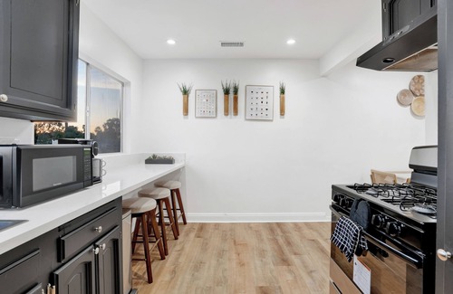 Los Angeles House | Hilltop Heart of LA w/EV Charger