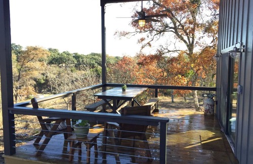 Dripping Springs Apartment | Hilltop Hideaway, Cabin w/view, loft & Light