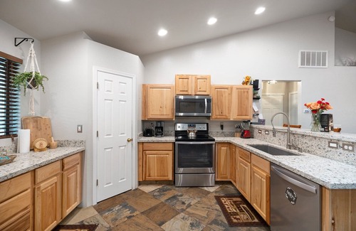 Pinetop-Lakeside Cabin | Hilltop Hideaway: Pine Paradise, Spacious Deck, Walk to Rainbow Lake
