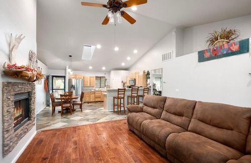 Pinetop-Lakeside Cabin | Hilltop Hideaway: Pine Paradise, Spacious Deck, Walk to Rainbow Lake