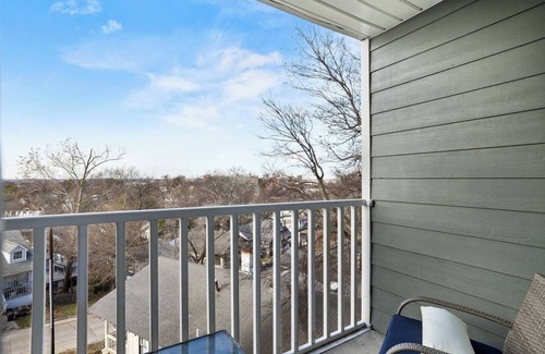 Five Points South Condo | Hilltop Hideaway E- WiFi/4 Queen Beds/Free Parking