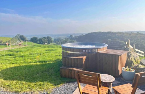 Silverbridge Cabin | Hilltop Hideaway (Secluded pod + Private hot tub)