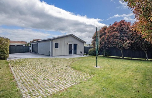 Hilltop House | Hilltop Hideaway - Taupo Holiday Home