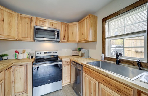 West Jefferson Cottage | Hilltop Hideaway w/Scenic Views & Hot Tub!