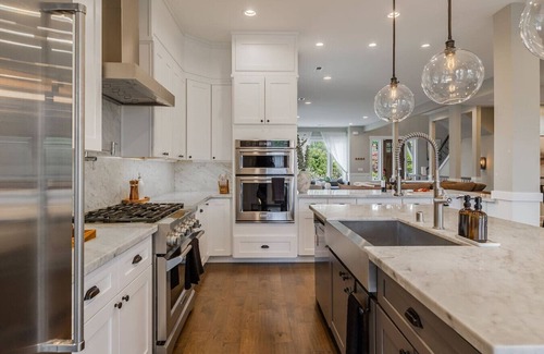 East Queen Anne House | Hilltop Hilltop Hideaway | Luxe Queen Anne Retreat + Views