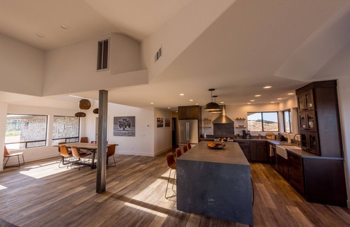 Paso Robles House | Hilltop House with Vineyard, Infinity Pool, and Panoramic Views