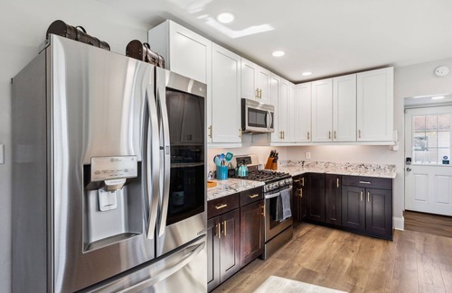 Portage Lakes House | Hilltop Lakehouse - Free Kayaks, Deck, PLX