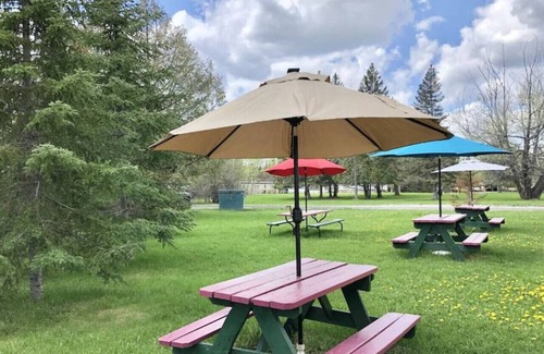 International Falls Cabin | Hilltop Lodge Standard Double - Room 111