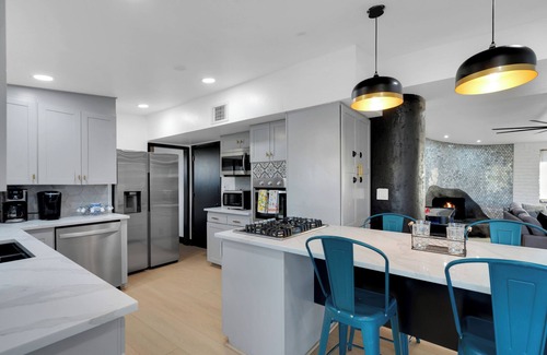 Tucson House | Hilltop:Mt Views!Movie Theater+NFL TICKET Arcade+Hot tub+Sauna+Golf+Yoga+Beauty