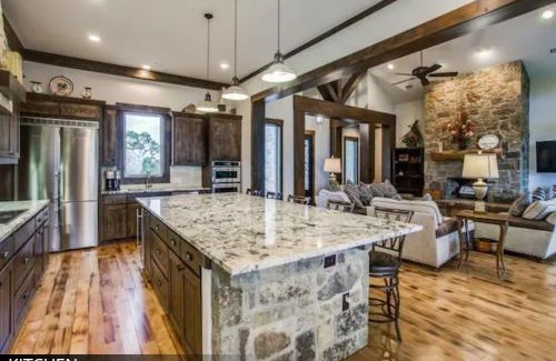 Valley View House | Hilltop Ranch House - Holiday & Family Destination