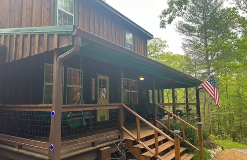 Ellijay Cabin | Hilltop Retreat-adjoining Lake home sleeps 8, hot tub and peaceful wilderness