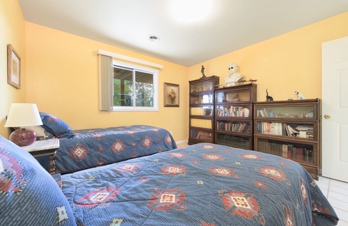 Hartford House | Hilltop Serenity - entire cabin- scenic oasis