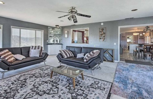 San Marcos House | Hilltop Unique 3-bed House w/ Deck & 360° Views, jacuzzi, pool table in 12 acres