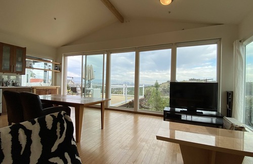 Blair Hills House | Hilltop View House. Close to Sony, Amazon, Apple, HBO
