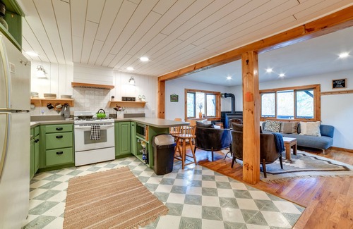 Walton Cabin | Hilltop Walton Getaway with Picturesque Views!